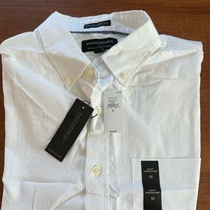 Men’s Banana Republic Short Sleeve Cotton Oxford - Untucked Fit - Medium